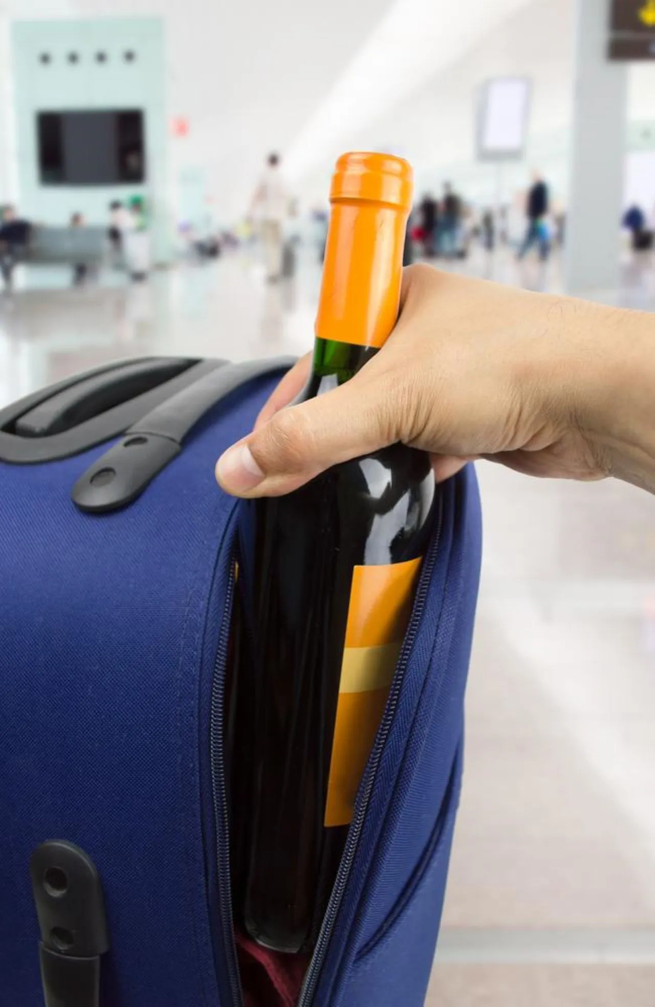 ¿Puedes llevar alcohol en el equipaje facturado si eres menor de 21 años? Reglamento de examen