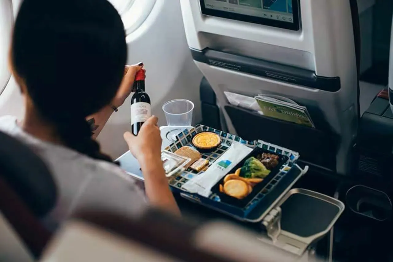¿Habrá comida en mi vuelo? Una guía detallada para cenar a bordo.