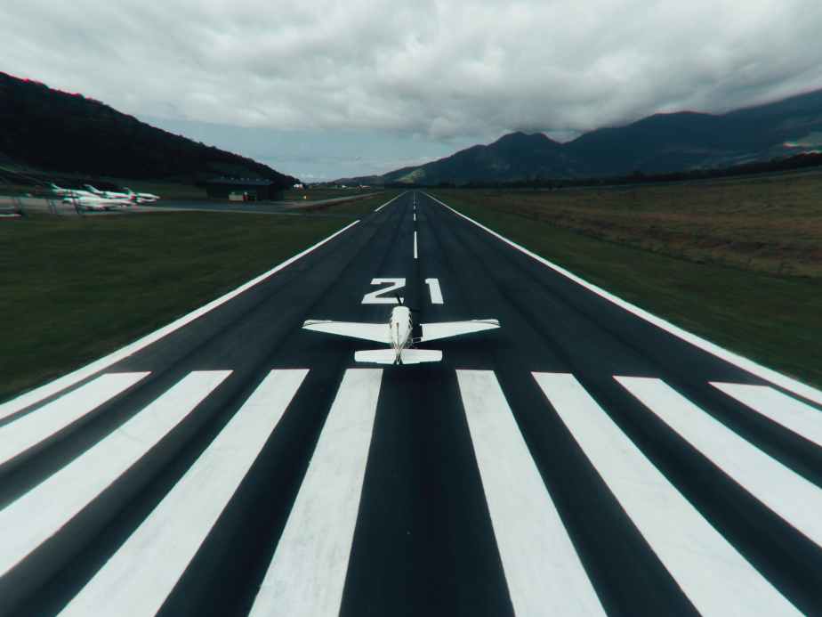 Las terminales del aeropuerto, salas de espera y puertas (¿Cuál es la diferencia?)