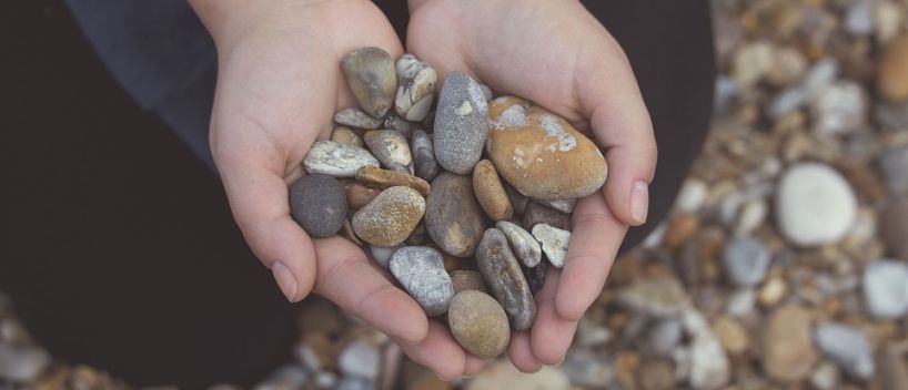 ¿Puedes llevar piedras en un avión? Reglas para traer piedras y minerales.