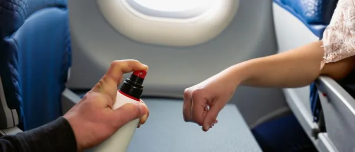 ¿Puedes llevar repelente de insectos en un avión?