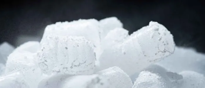¿Se puede llevar hielo seco en un avión?
