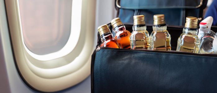 ¿Se puede llevar alcohol en un avión? Reglas de alcohol de la TSA