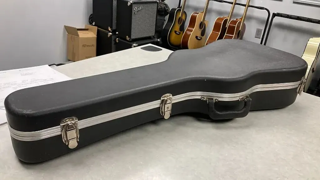 ¿Puedes llevar una guitarra en un avión? viajar con guitarra