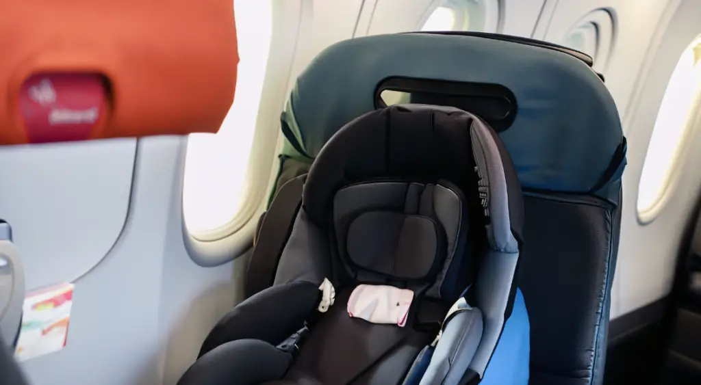 ¿Se puede llevar una silla de auto en un avión? ¿Se puede llevar una silla de auto en un avión?