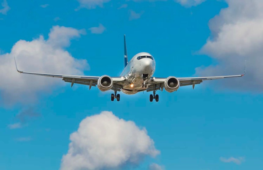 Cómo sobrevivir a un vuelo con ojos rojos: 13 consejos probados para vuelos con ojos rojos