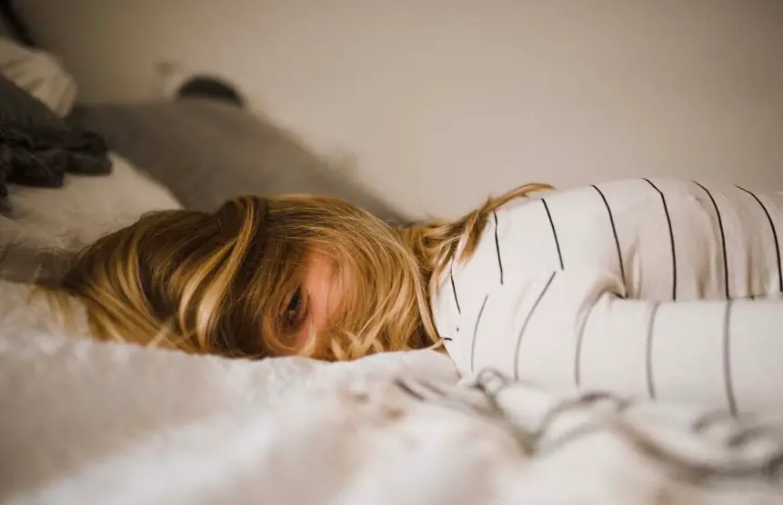 Cómo sobrevivir a un vuelo con ojos rojos: 13 consejos probados para vuelos con ojos rojos