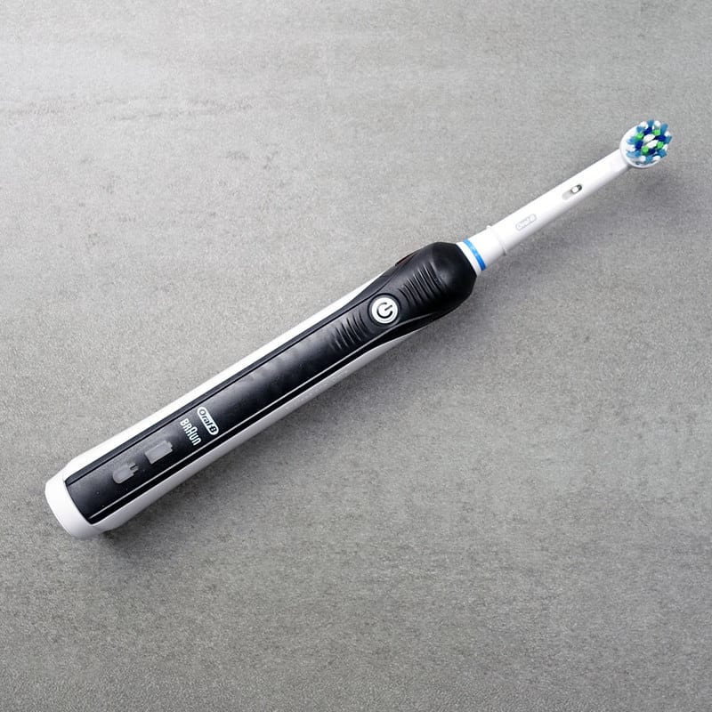 ¿Se puede llevar un cepillo de dientes eléctrico en un avión?