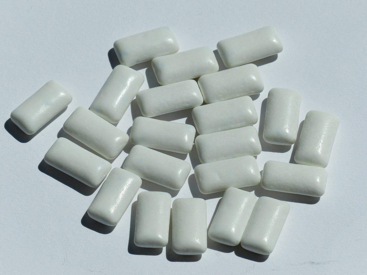 ¿Puedes llevar (y masticar) chicle en un avión?