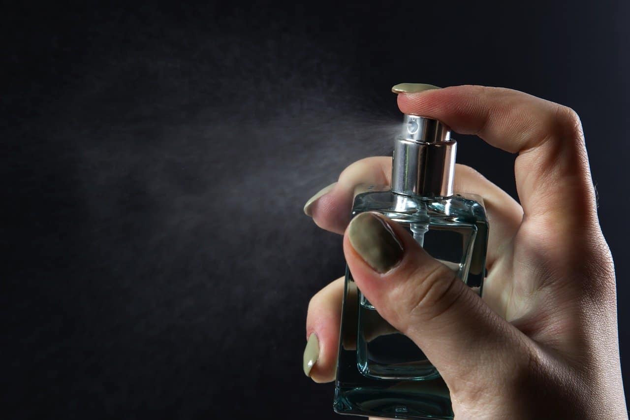 Viajes aéreos y fragancias: ¿puedes empacar tu perfume favorito?