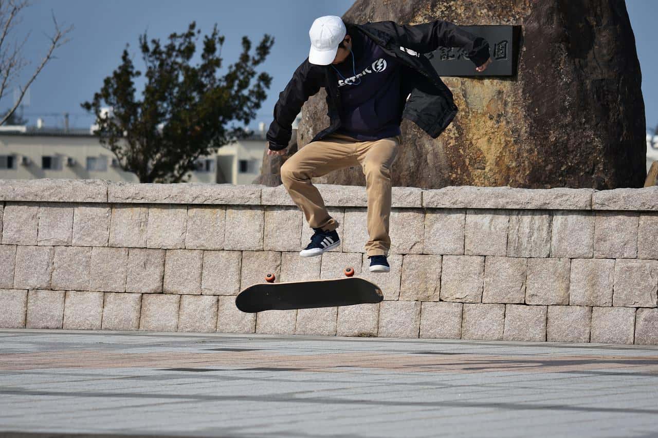 Llevar patinetas en el avión (política de la aerolínea)