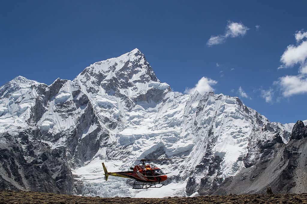 ¿Puede un helicóptero volar hasta la cima del Monte Everest?