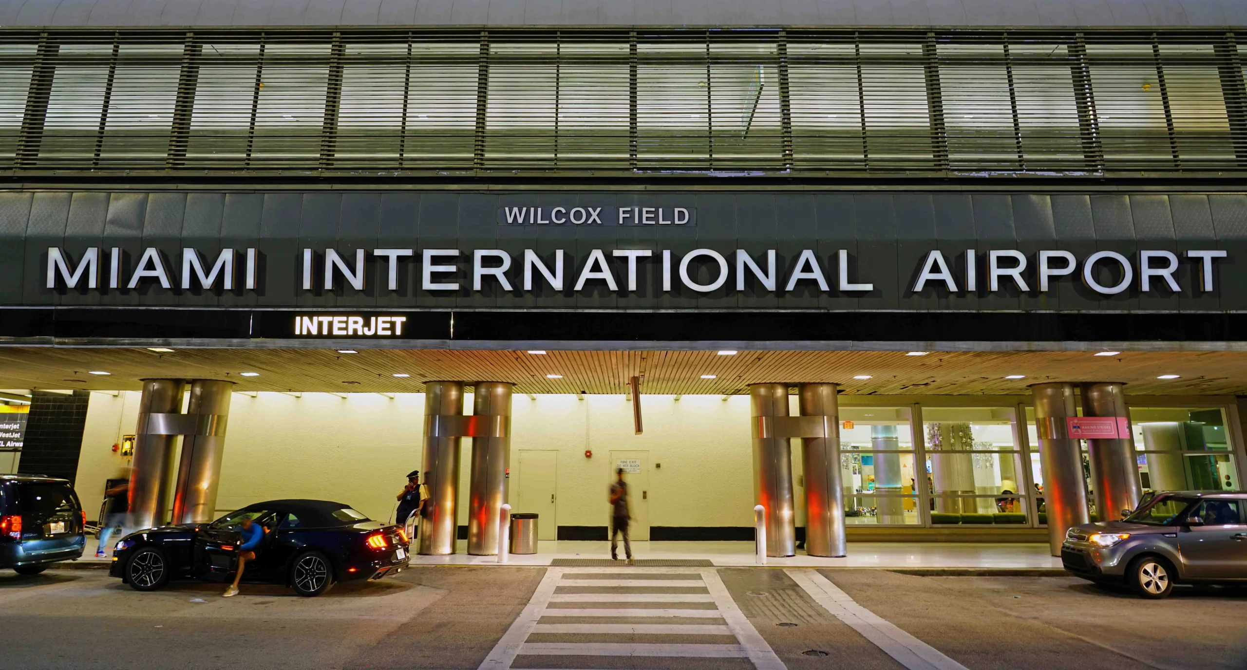 Cómo dormir lo mejor posible durante su estadía en el Aeropuerto Internacional de Miami