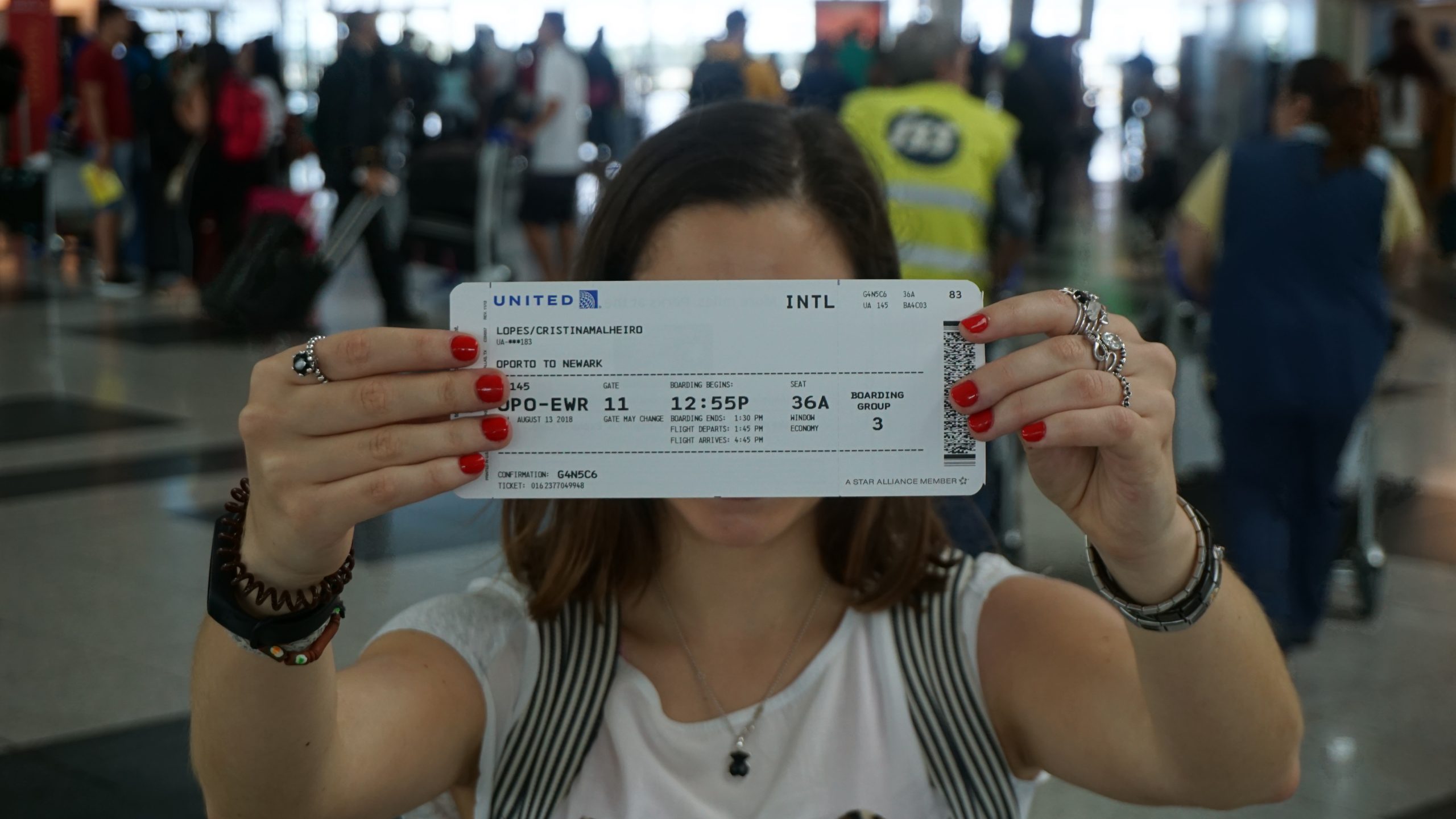 ¿Puede agregar un número de viajero frecuente después de reservar un vuelo?
