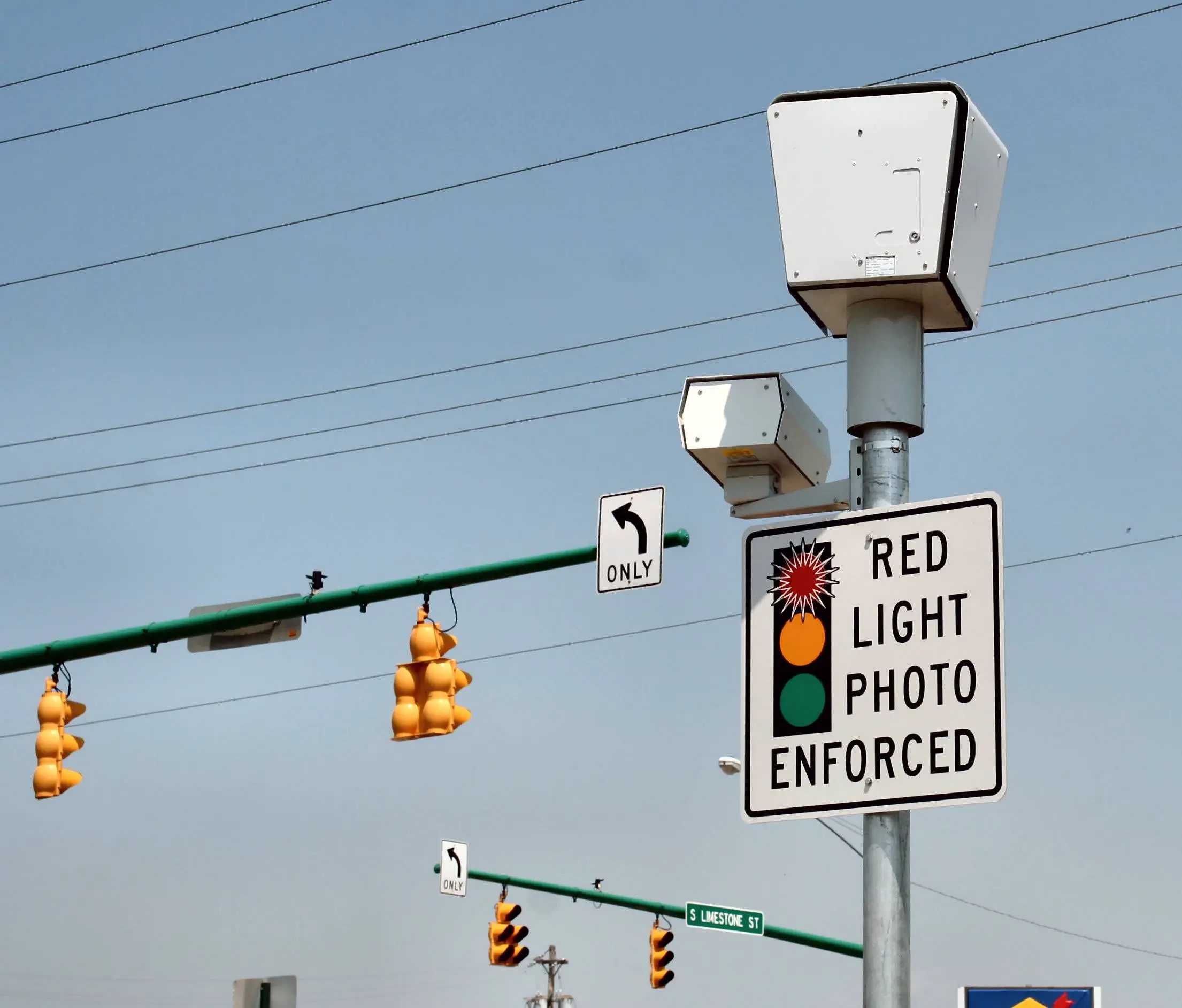 Cómo lidiar con una multa por cámara de semáforo en rojo en Beverly Hills
