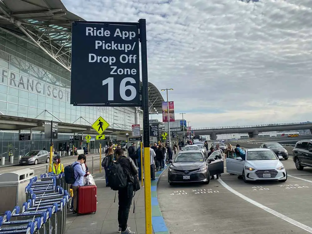 ¿Cuánto cuesta un Uber desde el aeropuerto de Denver hasta el centro?