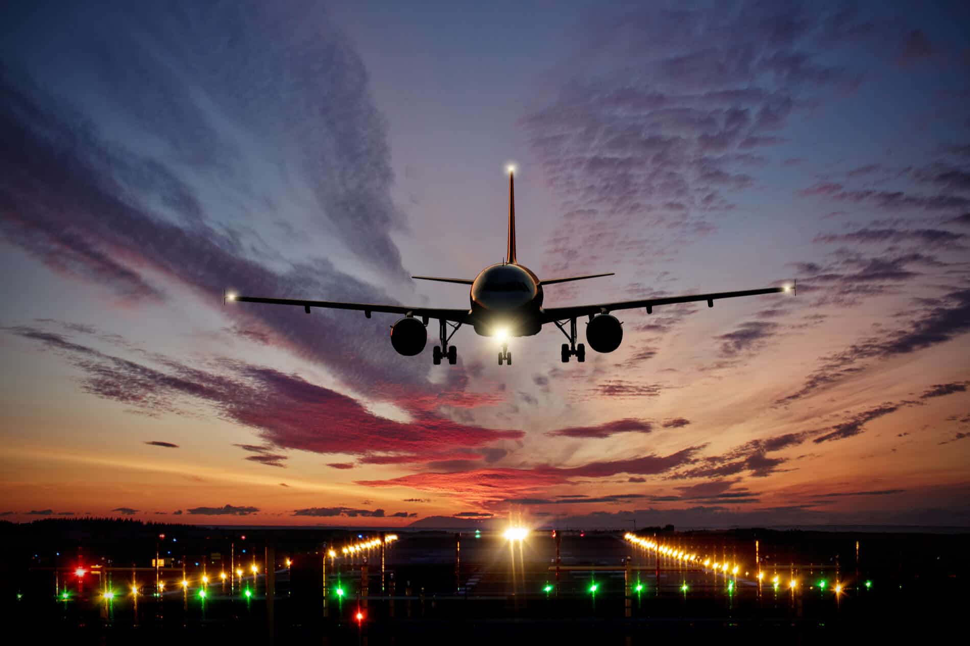 Por qué los aviones tienen luces de aterrizaje (no faros)