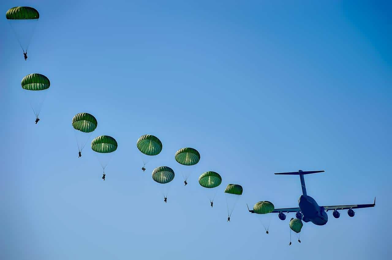 Por qué los aviones (normalmente) no tienen paracaídas
