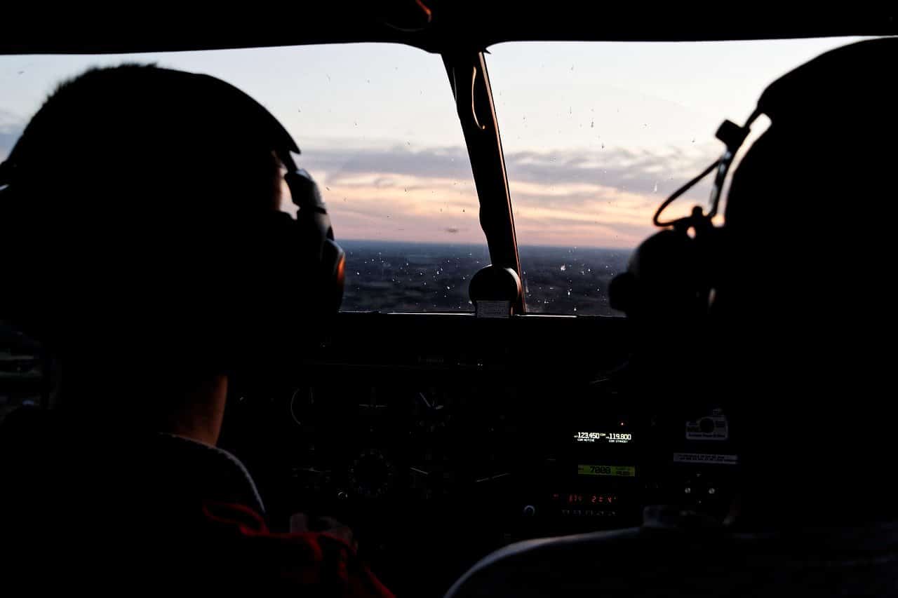 La razón por la que (la mayoría) de los pilotos no portan armas