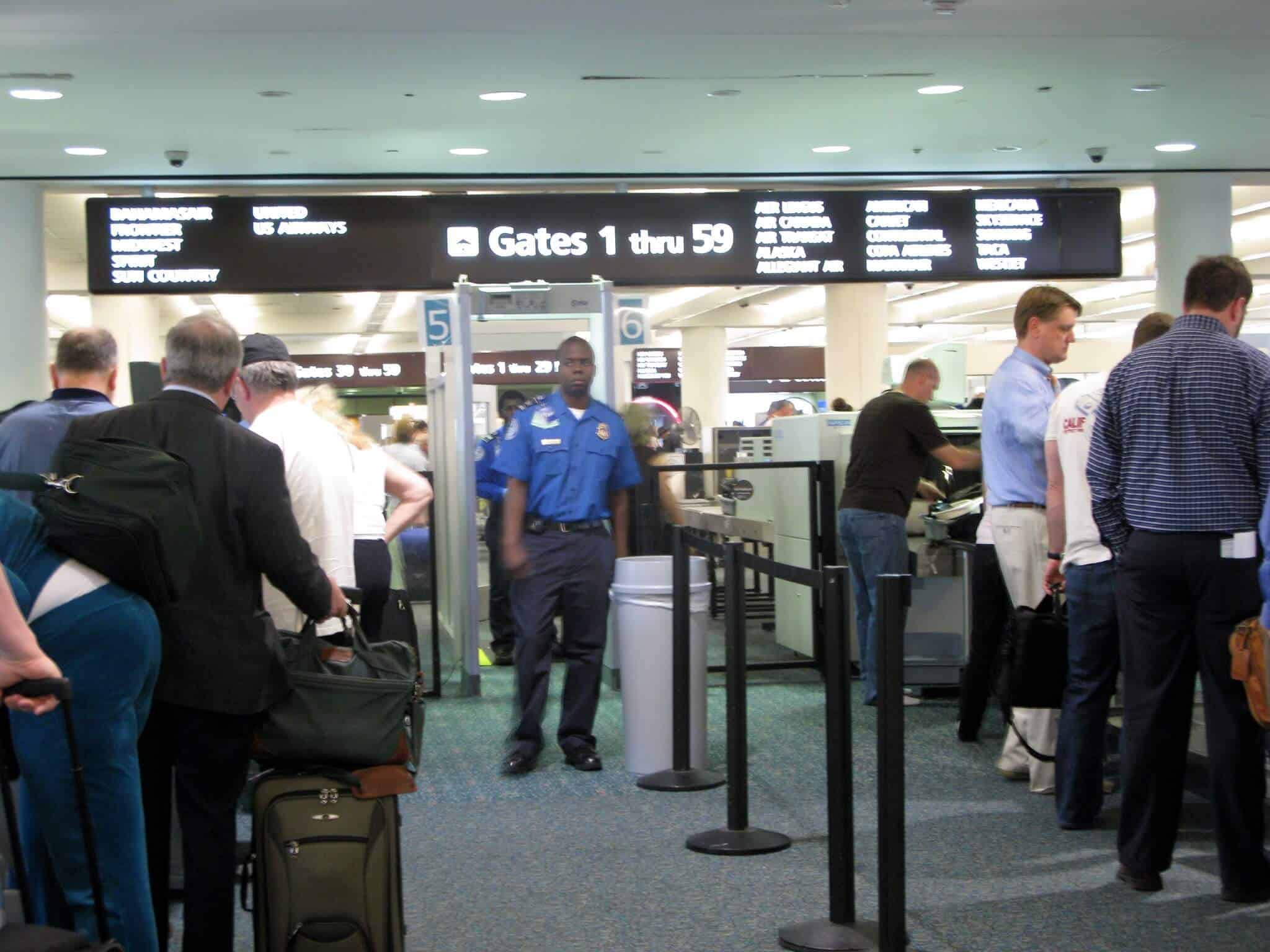 Por qué te pueden marcar en el aeropuerto: las 5 razones más comunes
