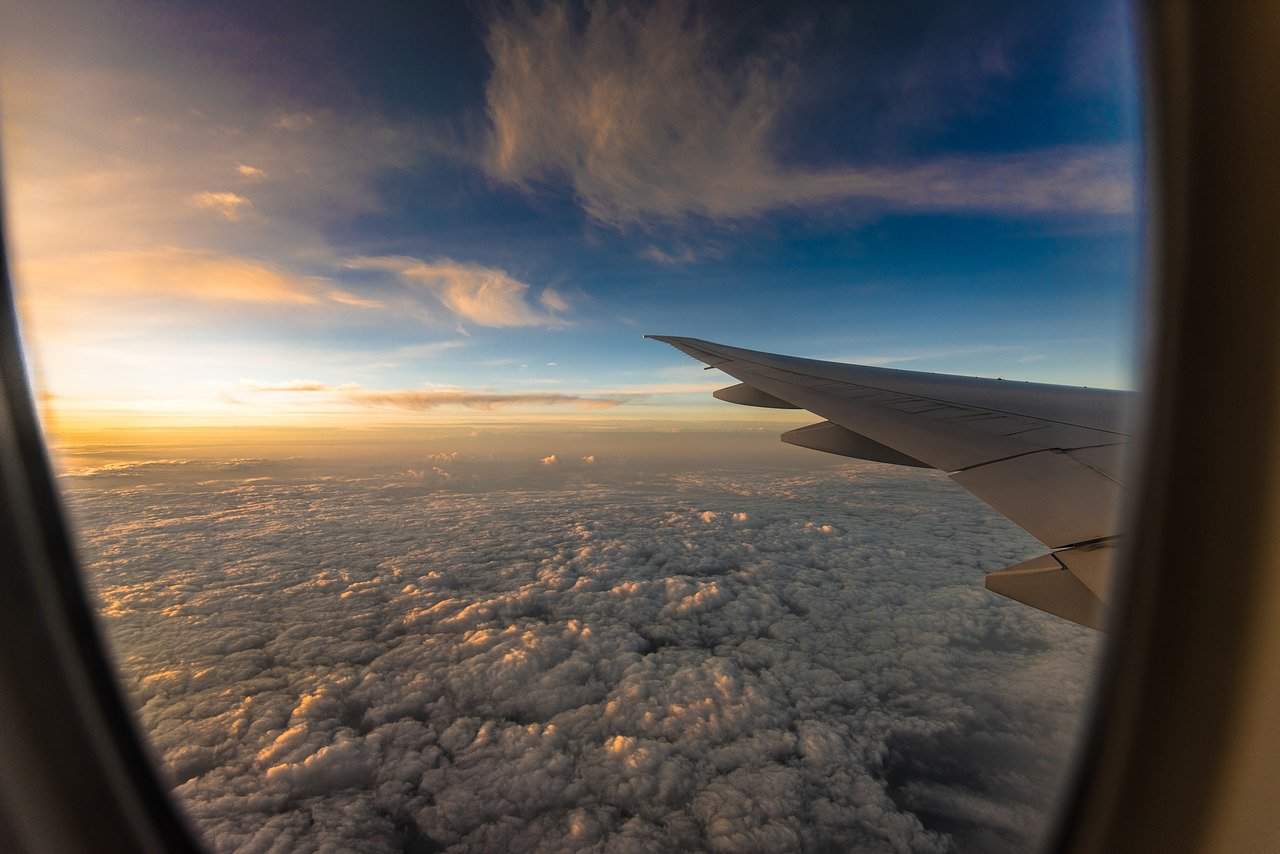 ¿A qué distancia puedes ver por la ventanilla de un avión?