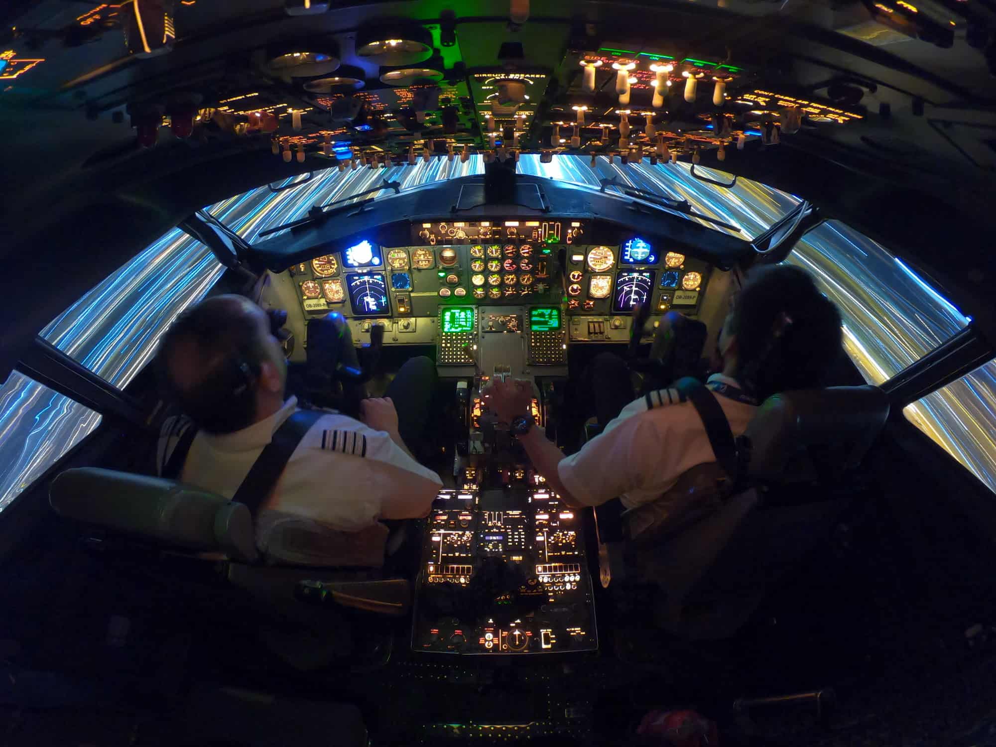¿Qué tan difícil es convertirse en piloto de aerolínea?