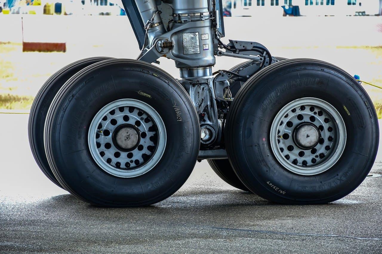 ¿Cuánto duran los neumáticos de los aviones?