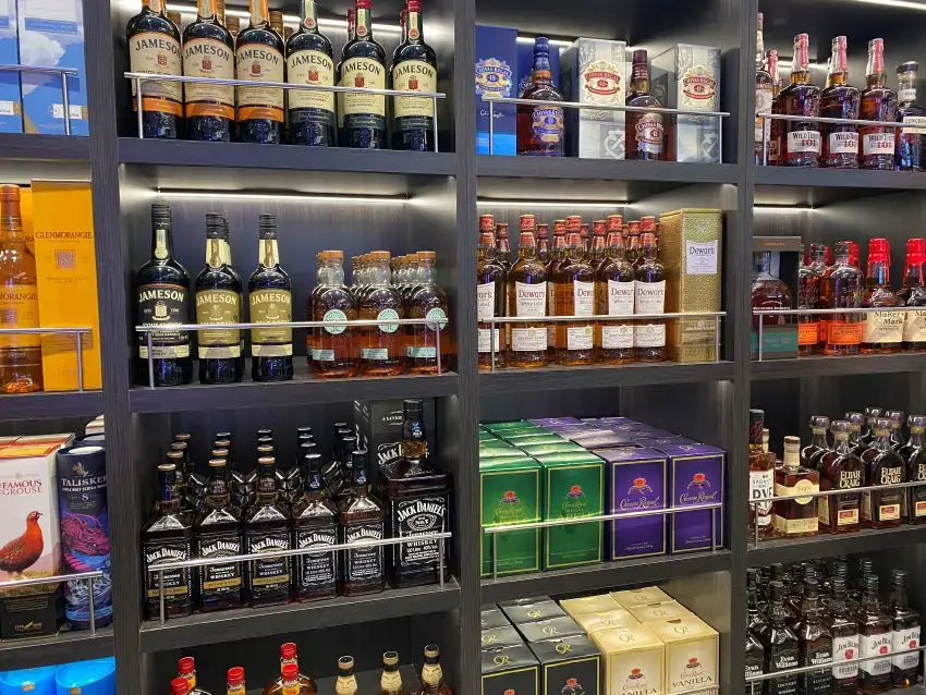 Llevar alcohol libre de impuestos en vuelos de conexión: lo que necesita saber Llevar alcohol libre de impuestos en vuelos de conexión: lo que necesita saber