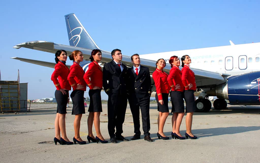 ¿Cuáles son las posibilidades de ser contratado como asistente de vuelo?