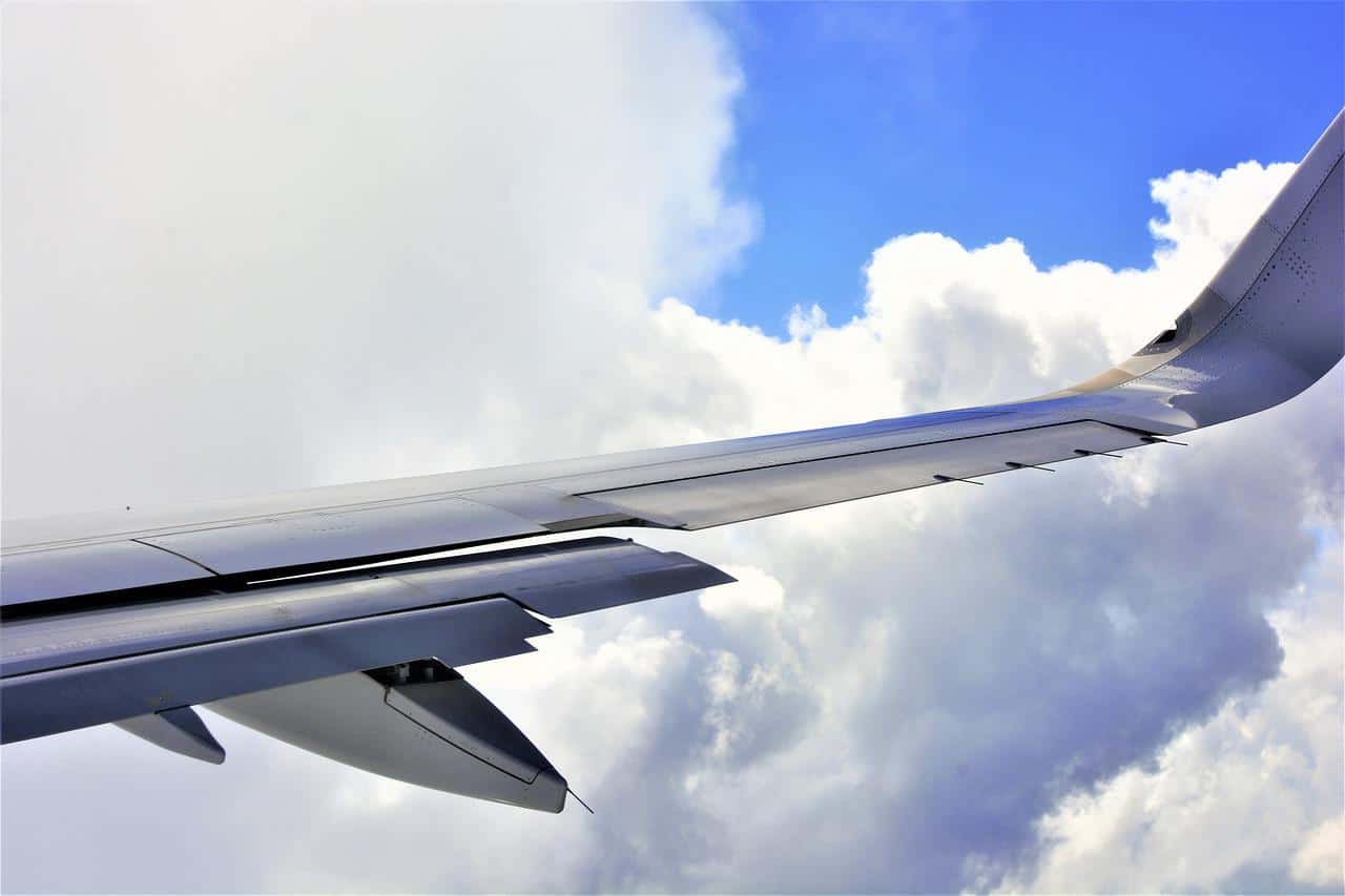 Cómo los flaps ayudan a los aviones a despegar y aterrizar Cómo los flaps ayudan a los aviones a despegar y aterrizar