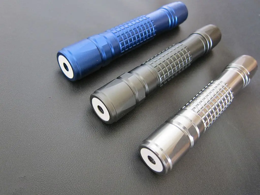 Por qué apuntar con un láser a un avión es una mala idea