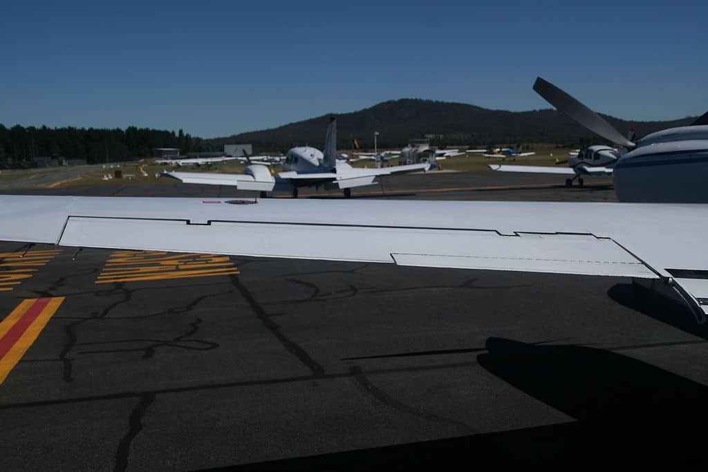 Comprender el papel de los alerones en los aviones.