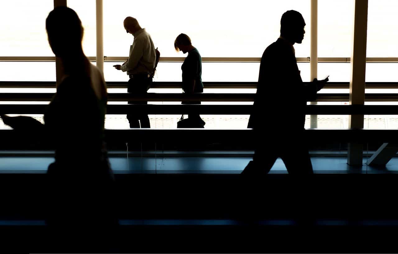 Por qué las aerolíneas cobran más por los vuelos de última hora