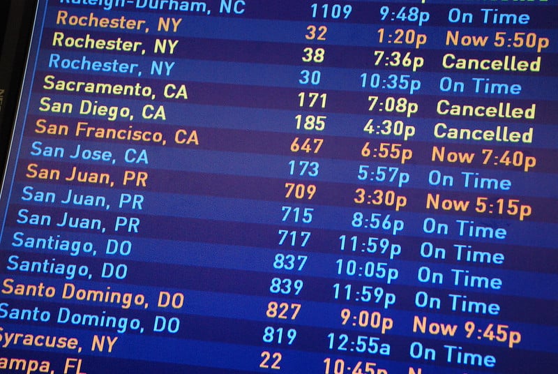 ¿Las aerolíneas proporcionarán o pagarán el alojamiento si se cancela su vuelo?
