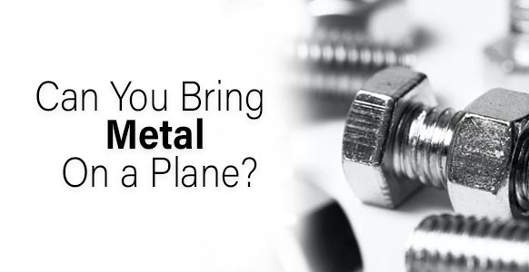 ¿Se puede llevar metal en un avión? Reglas de la TSA 2024