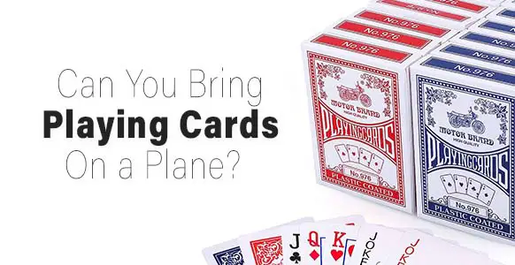 ¿Se pueden llevar naipes en un avión? 2024