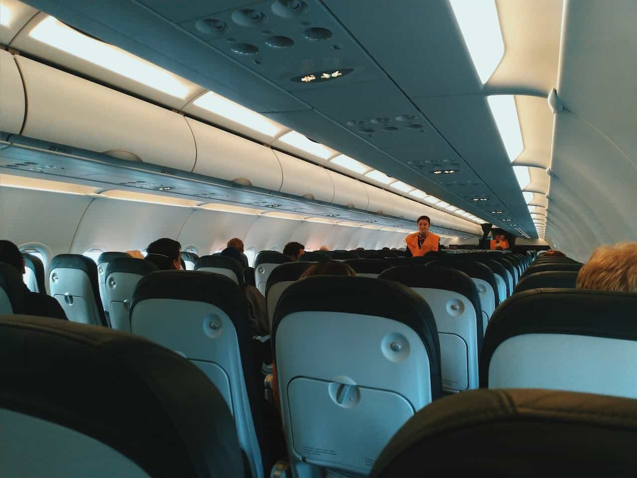 ¿Cuál es el lugar más seguro para sentarse en un avión? (Consejos de expertos)