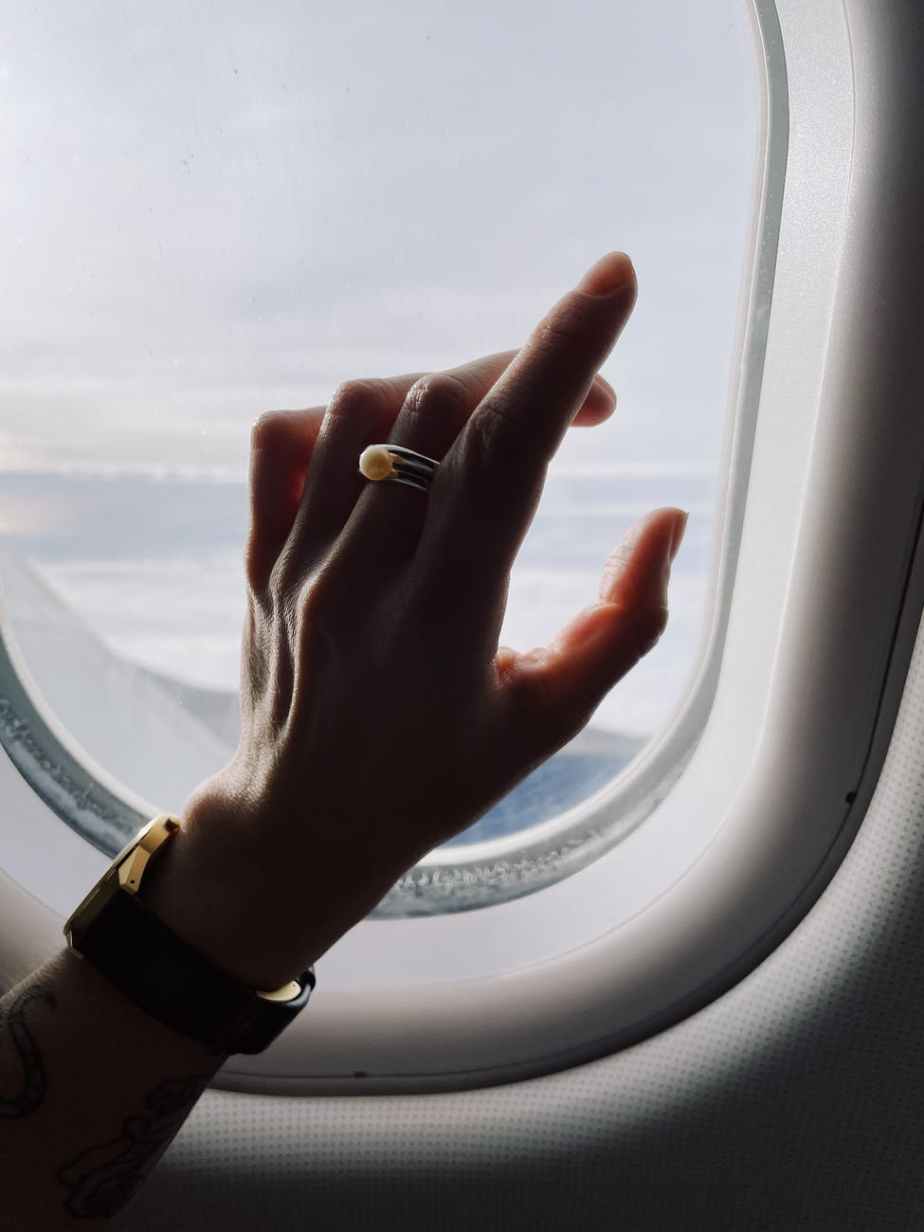 ¿Cómo escucho música en un avión? (2024 trucos alucinantes) ¿Cómo escucho música en un avión? (2024 trucos alucinantes)