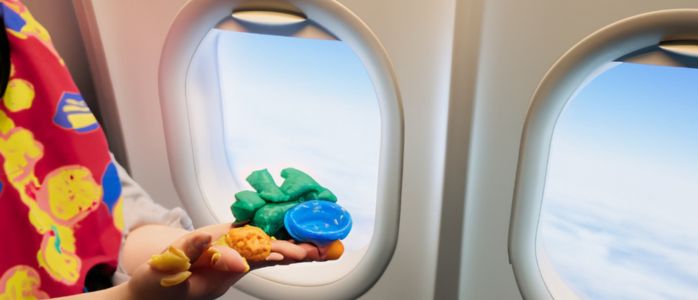 ¿Puedes llevar Playdoh en un avión?