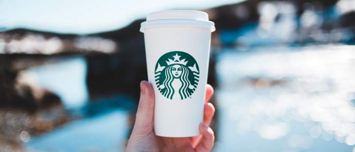 ¿Puedes llevar Starbucks en un avión? – Una guía sencilla