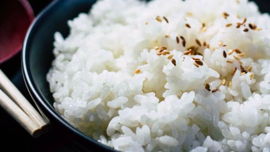 ¿Puedes llevar arroz en un avión? Reglas de la TSA 2024