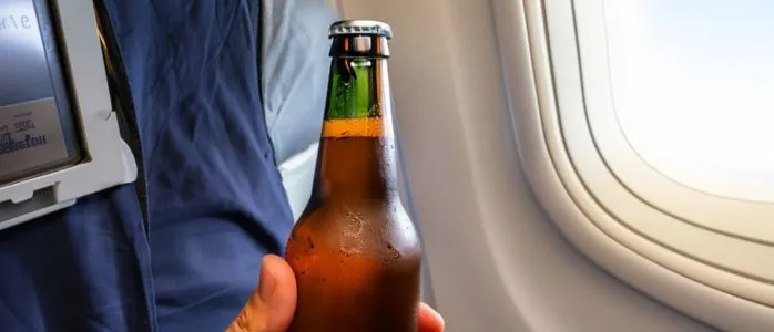 ¿Puedes llevar cerveza en un avión? Una guía sencilla para viajar con cerveza