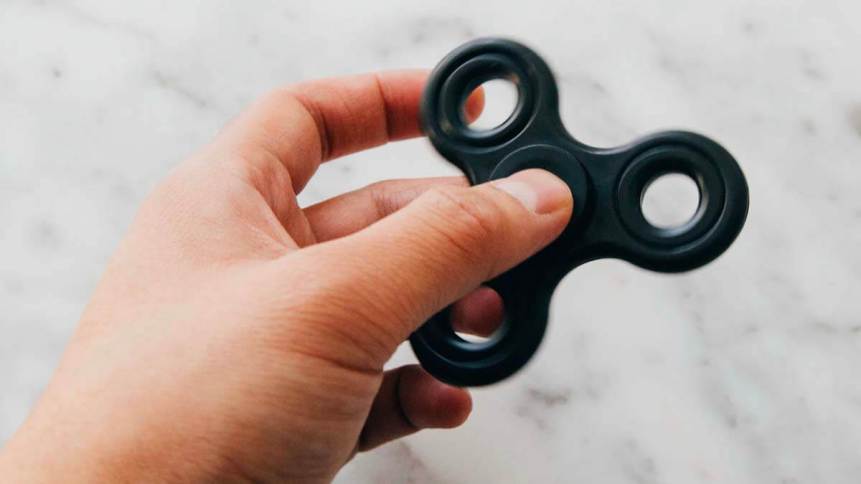 ¿Puedes llevar fidget spinners en un avión? 2024