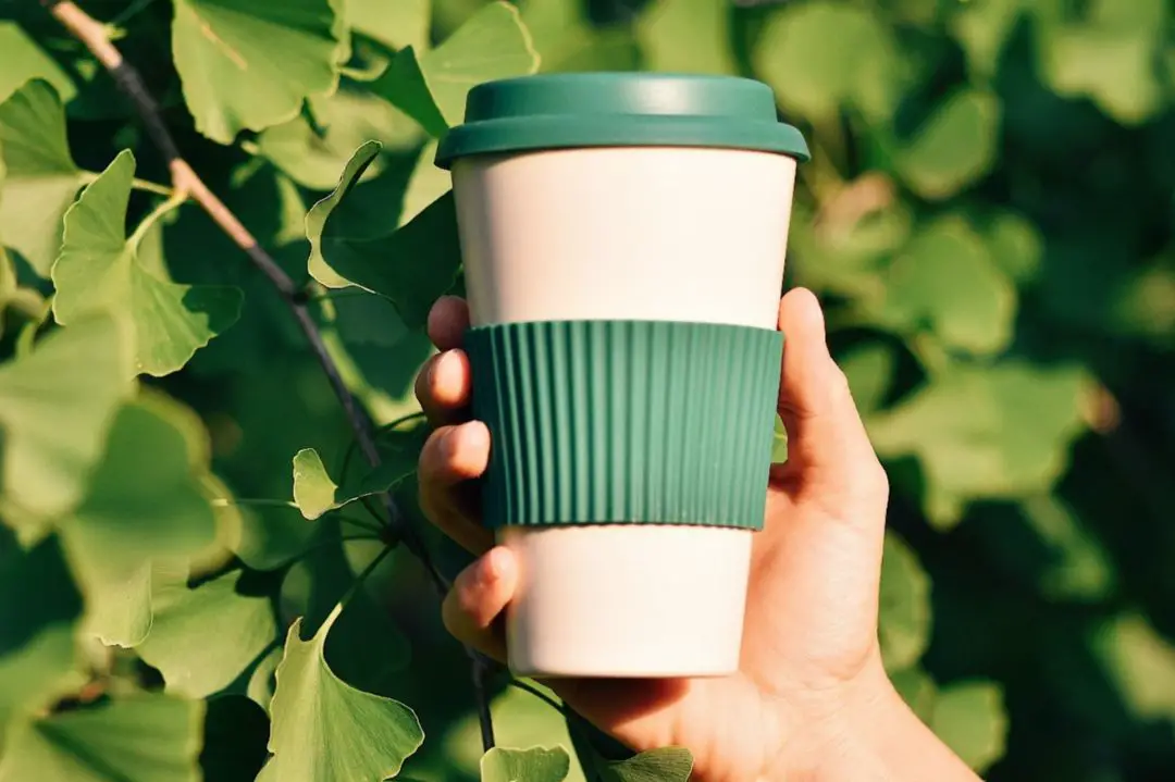 ¿Puedes llevar un vaso en un avión? Una guía detallada