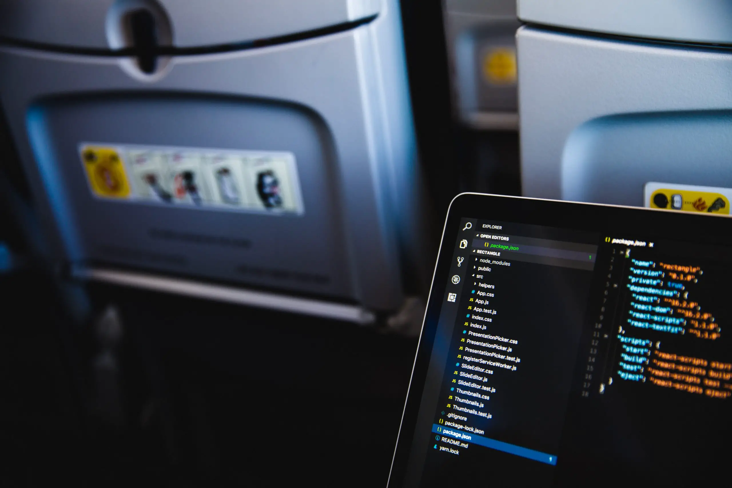 ¿Puedes llevar una computadora de escritorio en un avión?