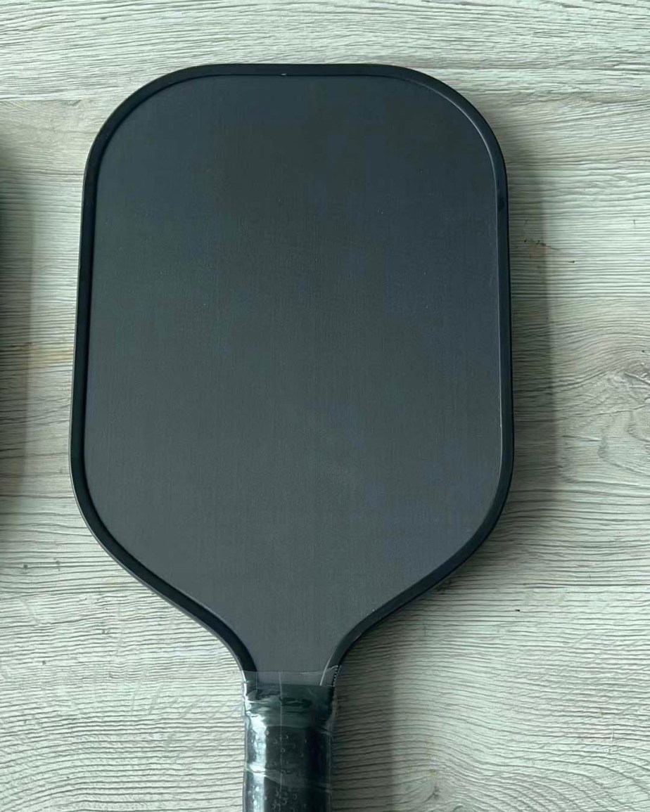 ¿Puedes llevar una paleta PickleBall en un avión? 2024