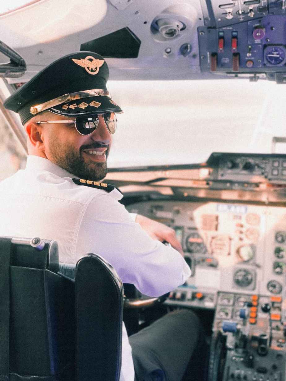 ¿Qué equipaje utilizan los pilotos y asistentes de vuelo? ¿Qué equipaje utilizan los pilotos y asistentes de vuelo?