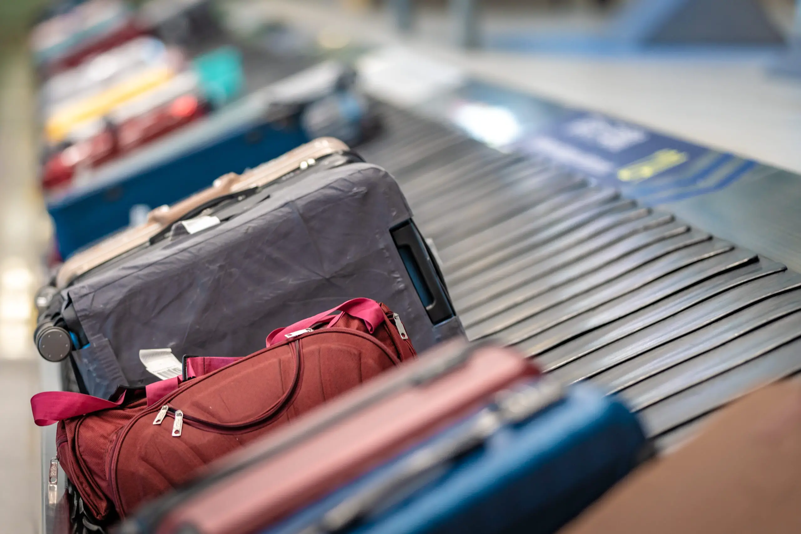 ¿Qué sucede con su equipaje facturado durante una escala?