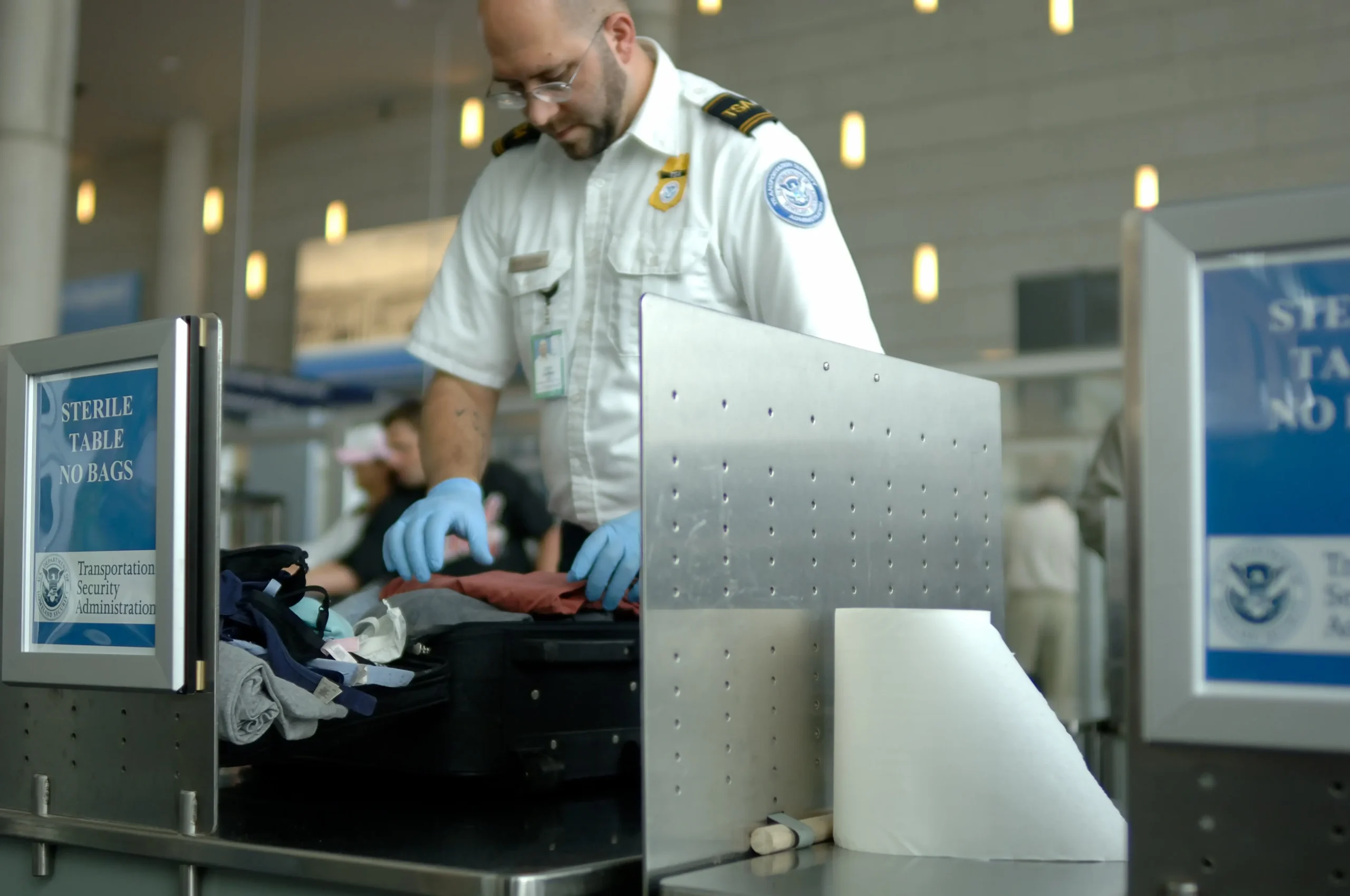 Todo lo que necesita saber sobre la verificación de antecedentes de huellas dactilares en los aeropuertos